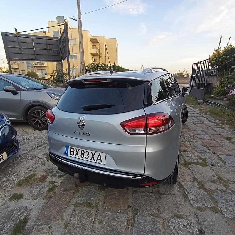 Usado Renault Clio V 90 HP (66 kW) 2020 Cinzento Carrinha