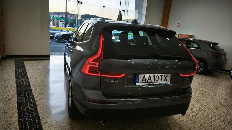 Usado Volvo XC60 Momentum 150 HP (110 kW) 2020 Cinza SUV