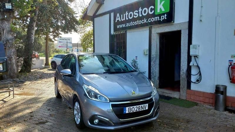 Cinzento Usado 2018 Peugeot 208 Active Citadino | € 13.800 (Preço elevado) - Imagem 1/4