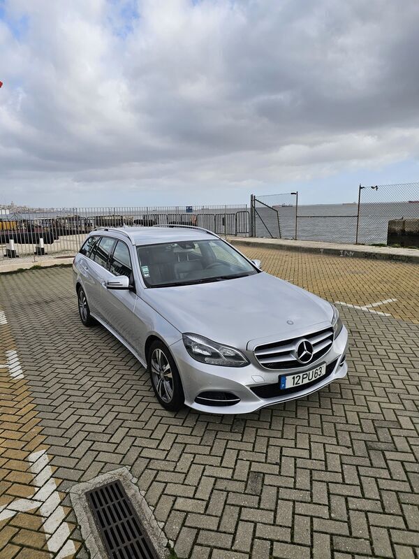Cinza Usado 2015 Mercedes E350 Elegance Carrinha | € 20.900 - Imagem 1/4