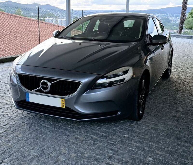 Usado 2019 Volvo V40 Momentum Carrinha | € 13.900 (Bom preço) - Imagem 1/4