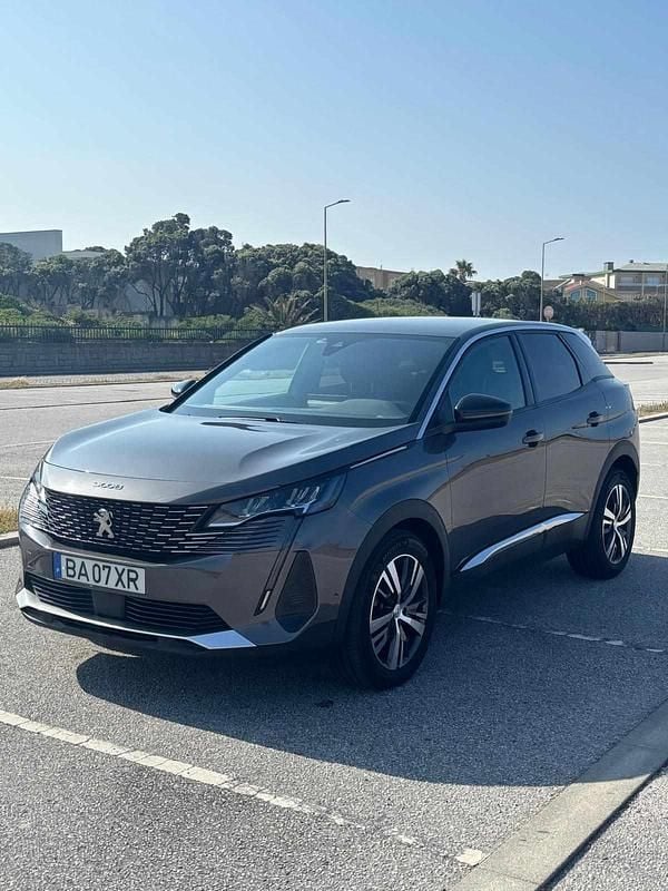Cinzento Usado 2023 Peugeot 3008 Citadino | € 27.890 (Preço justo) - Imagem 1/4