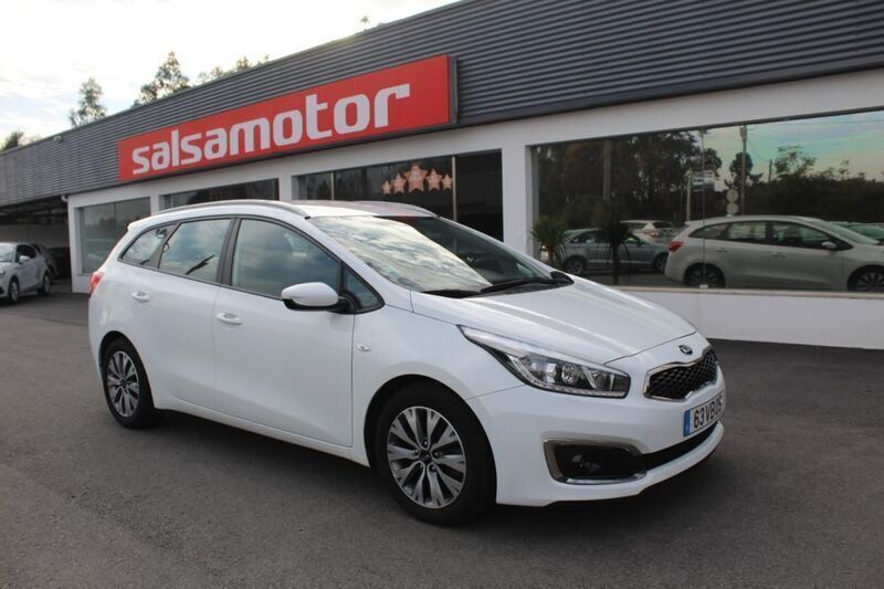 Branco Usado 2018 Kia Ceed Sportswagon Carrinha | € 14.990 (Preço justo) - Imagem 1/4
