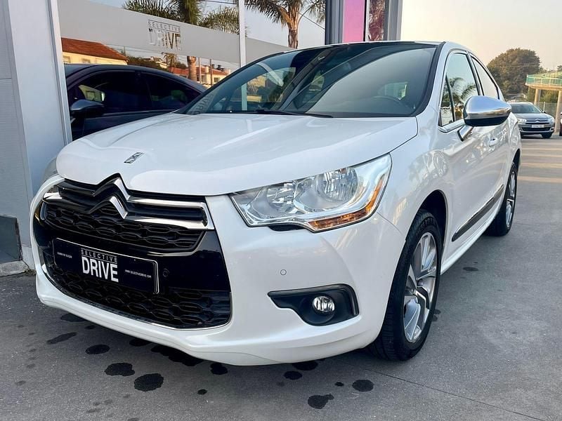 Branco Usado 2014 DS Automobiles DS3 So Chic Citadino | € 8.900 - Imagem 1/4