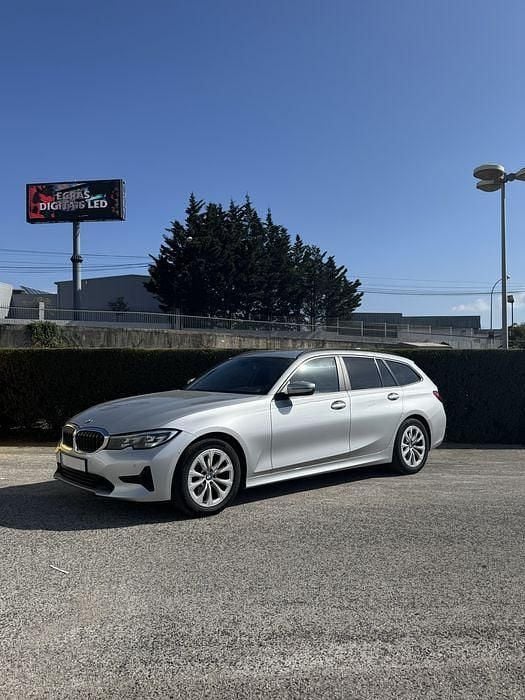 Usado 2021 BMW 318 Comfort Edition Carrinha | € 22.900 (Bom preço) - Imagem 1/4