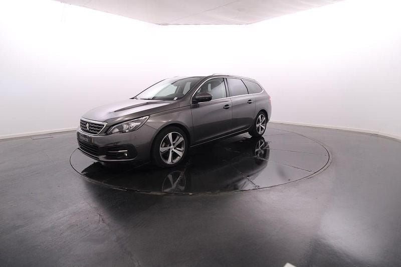 Cinza Usado 2019 Peugeot 308 Style Carrinha | € 19.850 (Caro) - Imagem 1/4