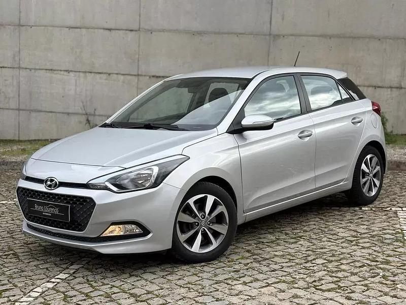 Usado Hyundai i20 Style 75 HP (55 kW) 2017 Cinzento