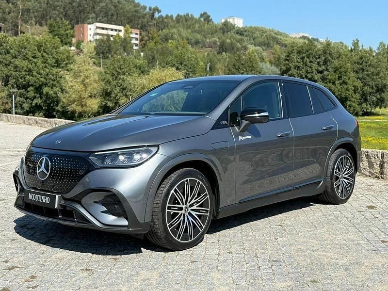 Cinza Novo 2025 Mercedes EQE300 SUV | € 76.500 - Imagem 1/4