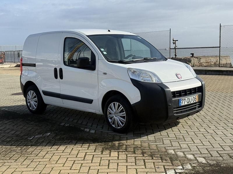 Branco Usado 2016 Fiat Fiorino Van | € 5.900 - Imagem 1/4