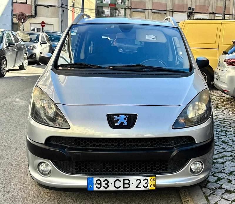 Usado Peugeot 1007 68 HP (50 kW) 2006 Cinzento Monovolume