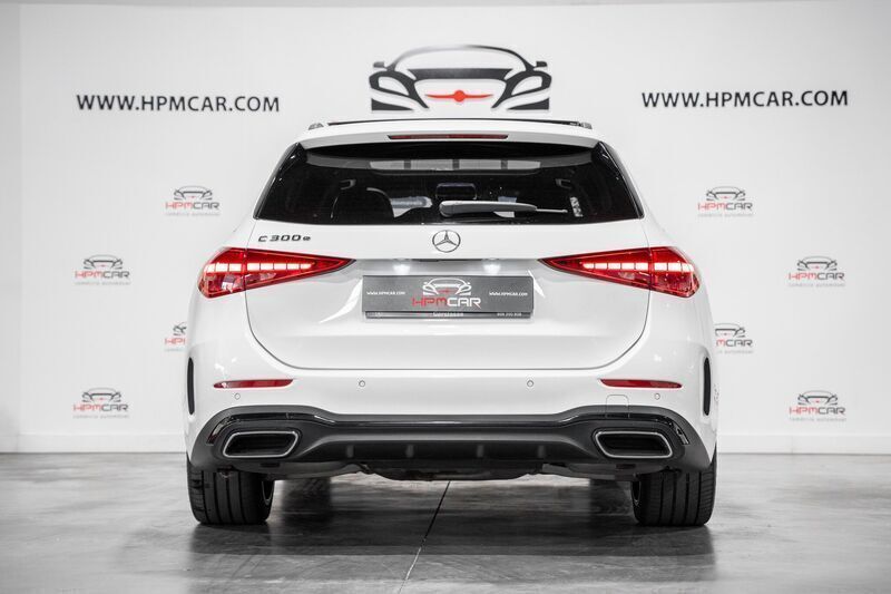 Usado Mercedes C300 AMG line 313 HP (230 kW) 2023 Branco Carrinha