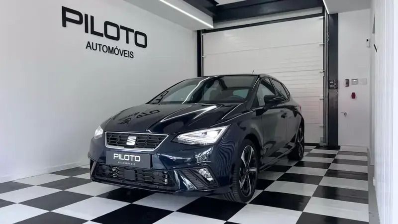 Azul Usado 2023 Seat Ibiza FR | € 18.900 (Preço justo) - Imagem 1/4