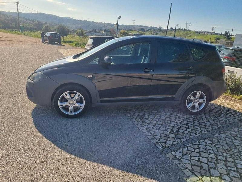 Preto Usado 2008 Seat Altea Monovolume | € 6.999 - Imagem 1/4