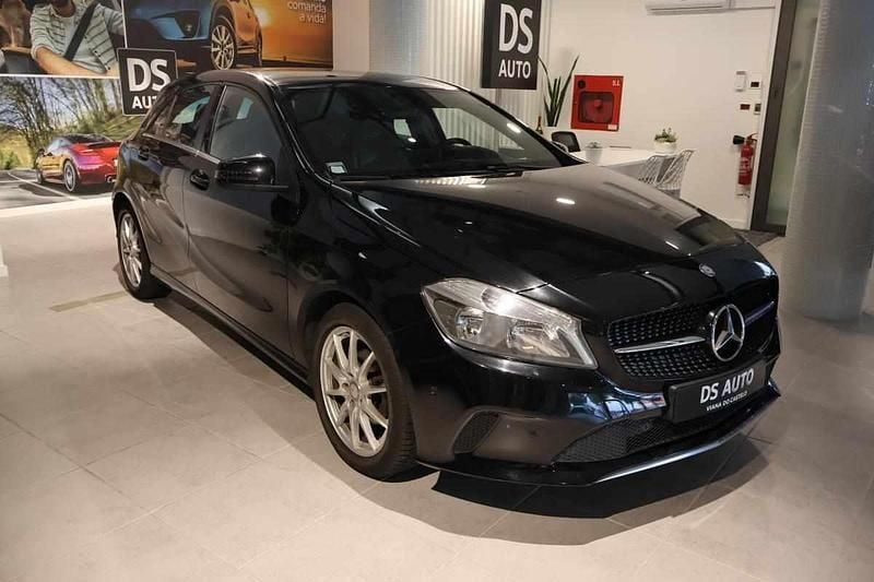 Preto Usado 2016 Mercedes A180 Citadino | € 15.500 (Preço justo) - Imagem 1/4