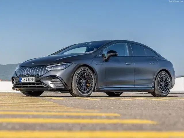 Cinzento Usado 2022 Mercedes EQE AMG 53 AMG Sedan | € 69.000 - Imagem 1/4