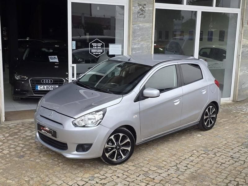 Cinza Usado 2014 Mitsubishi Space Star Intense | € 7.250 - Imagem 1/4