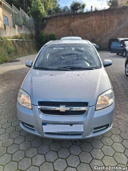 Cinza Usado 2010 Chevrolet Aveo Citadino | € 3.100 - Imagem 1/1