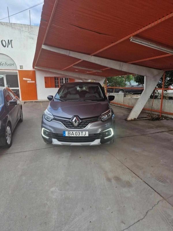 Cinzento Usado 2019 Renault Captur SUV | € 16.900 (Preço elevado) - Imagem 1/4