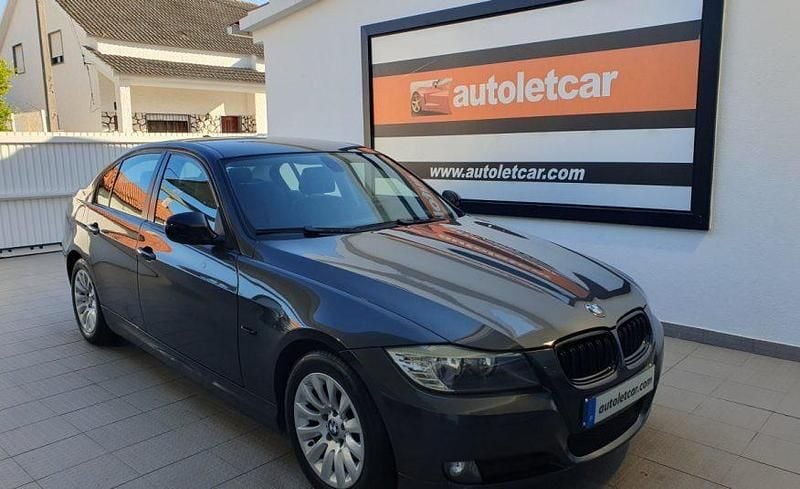 Cinzento Usado 2009 BMW 318 | € 8.900 (Caro) - Imagem 1/4