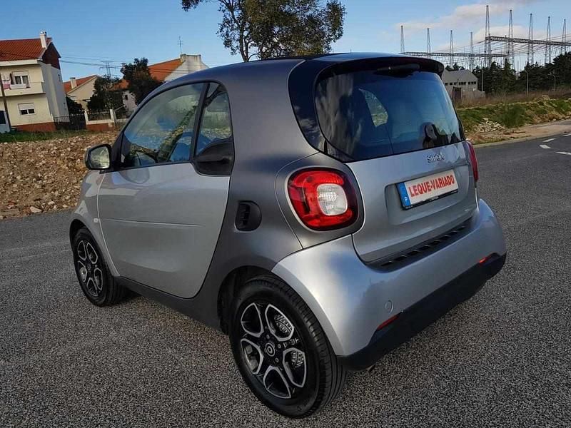 Usado Smart ForTwo Coupé 90 HP (66 kW) 2019 Cinzento Coupé