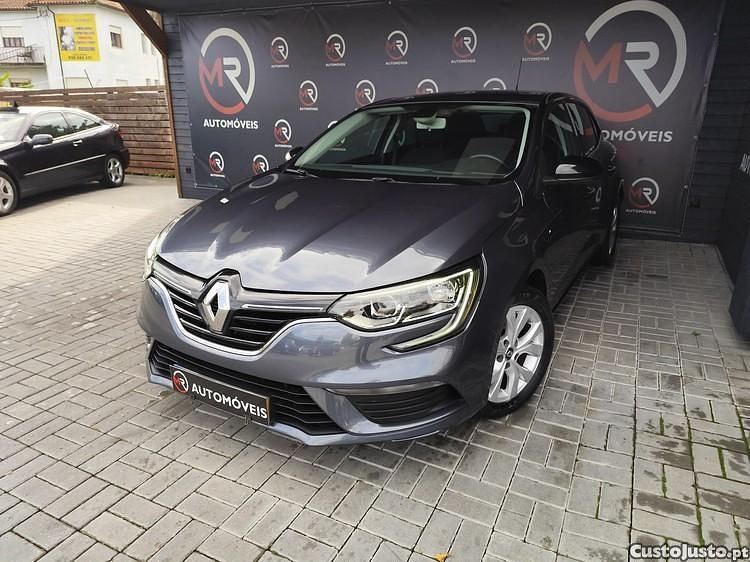 Cinza Usado 2019 Renault Mégane IV LIMITED Citadino | € 15.900 (Preço justo) - Imagem 1/1