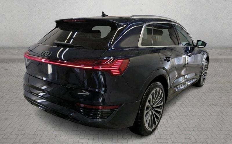 Usado Audi Q8 e-tron S-Line 250 kW (340 HP) 2023 Azul SUV