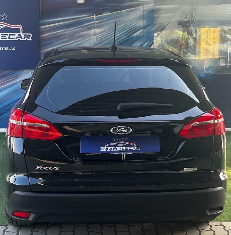 Preto Usado 2017 Ford Focus Titanium Sedan | € 13.450 (Preço justo) - Imagem 1/4