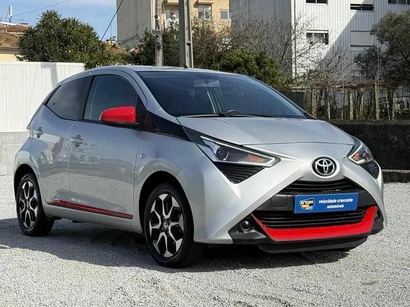 Usado Toyota Aygo 72 HP (52 kW) 2020 Cinzento Citadino