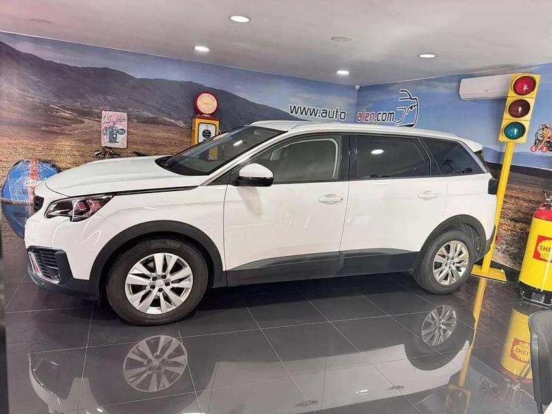 Branco Usado 2019 Peugeot 5008 Active Monovolume | € 19.990 (Preço justo) - Imagem 1/4