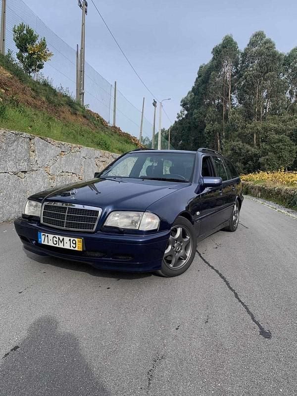 Azul Usado 2008 Mercedes C220 Carrinha | € 4.500 - Imagem 1/4