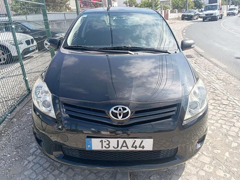 Usado Toyota Auris 101 HP (74 kW) 2010 Preto Citadino
