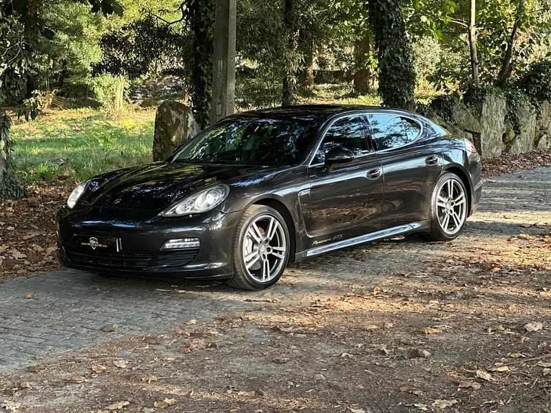 Cinzento Usado 2009 Porsche Panamera Sedan | € 38.990 - Imagem 1/4