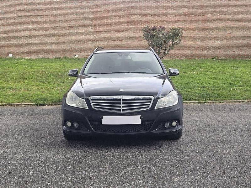 Usado Mercedes C200 136 HP (100 kW) 2011 Sedan