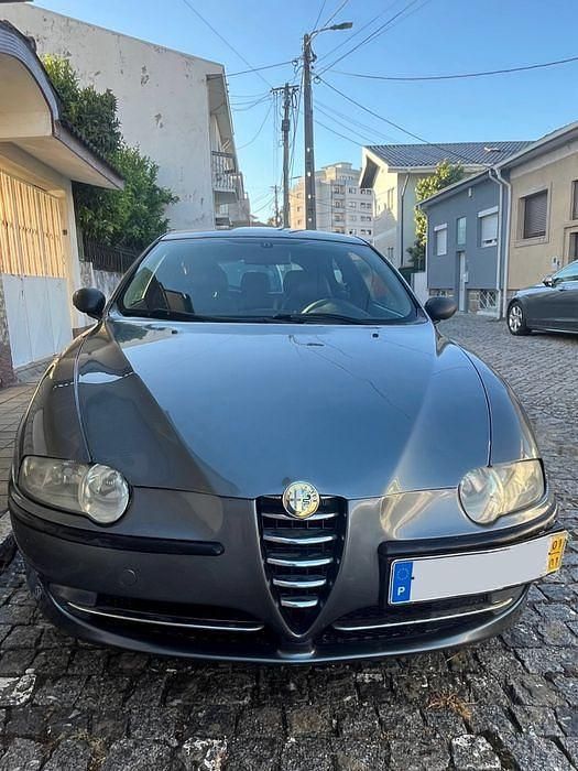 Usado 2001 Alfa Romeo 147 Distinctive Citadino | € 4.000 - Imagem 1/4