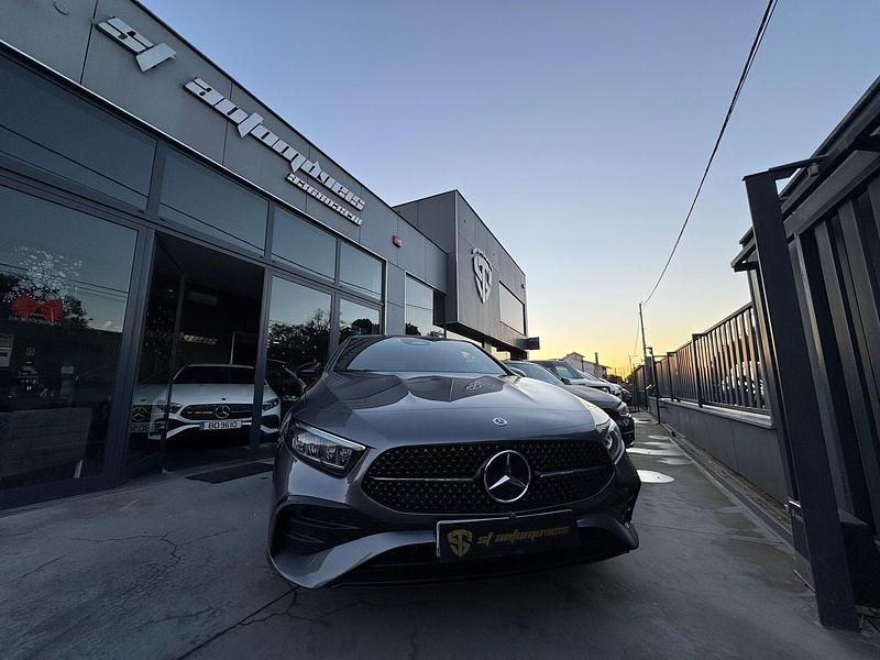 Cinza Usado 2023 Mercedes A250 AMG line Sedan | € 37.500 (Caro) - Imagem 1/4