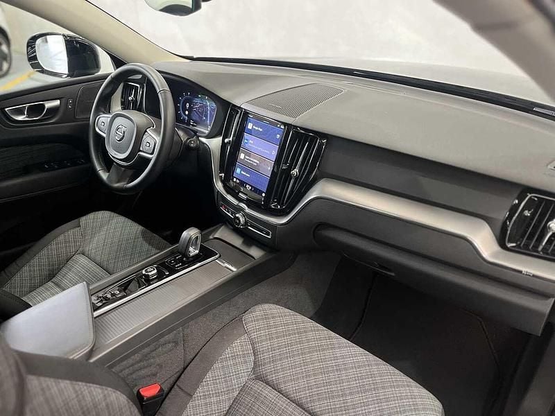 Usado Volvo XC60 349 HP (256 kW) 2025 Preto SUV