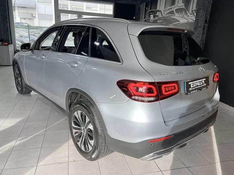 Usado Mercedes GLC300e 313 HP (230 kW) 2021 Cinza SUV