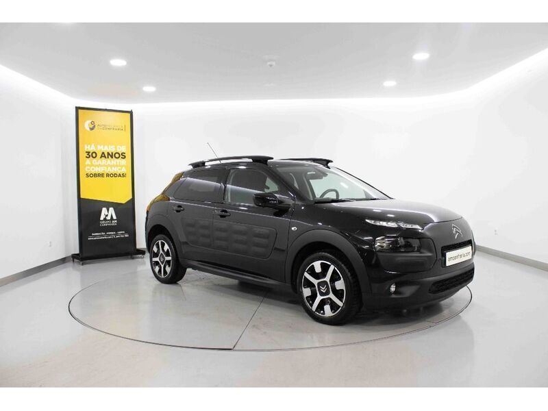 Preto Usado 2015 Citroën C4 Cactus Citadino | € 12.980 (Preço justo) - Imagem 1/4
