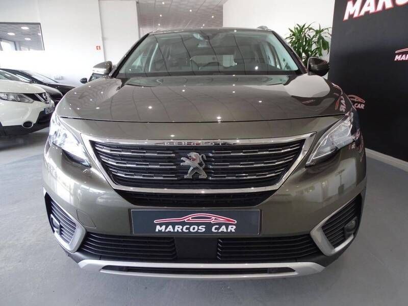 Usado Peugeot 5008 Allure 130 HP (95 kW) 2018 Cinzento Monovolume