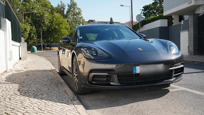 Usado Porsche Panamera 462 HP (339 kW) 2018 Preto Citadino