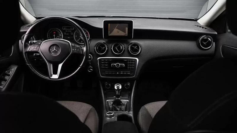 Usado Mercedes A180 Style 109 HP (80 kW) 2013 Cinzento Citadino