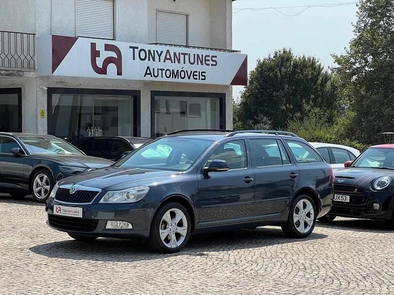 Cinza Usado 2011 Skoda Octavia Ambition Carrinha | € 8.500 (Preço justo) - Imagem 1/4