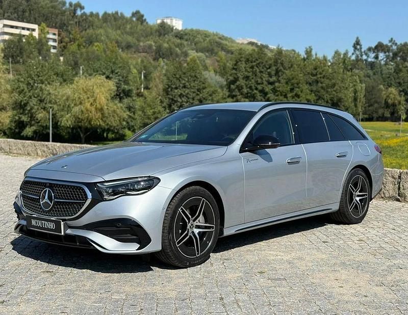 Cinza Usado 2025 Mercedes E300 Carrinha | € 73.500 - Imagem 1/4