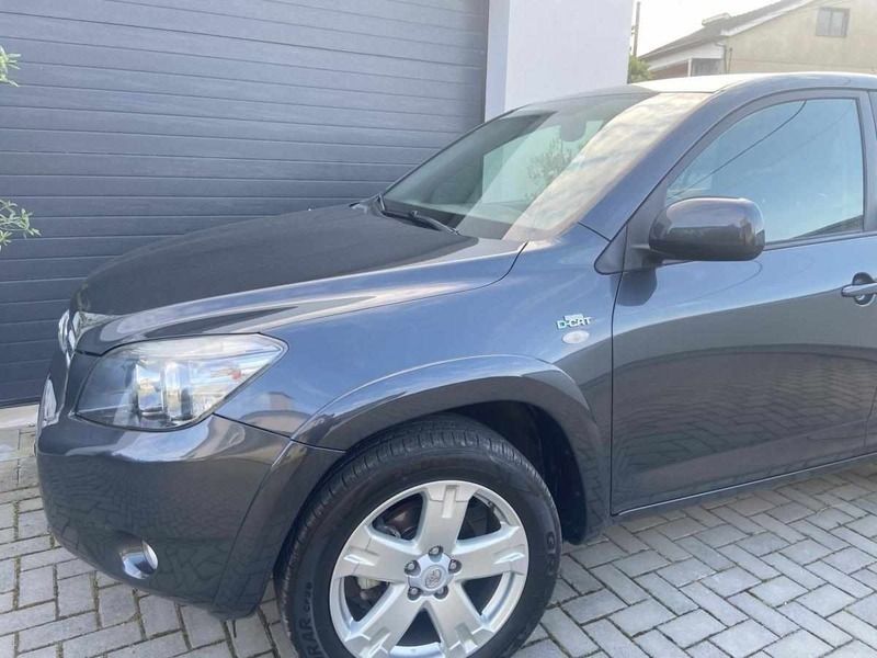 Cinzento Usado 2006 Toyota RAV4 SUV | € 12.900 - Imagem 1/4