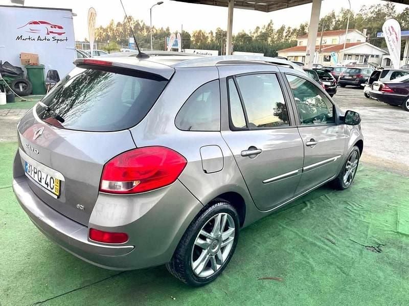 Usado Renault Clio IV 85 HP (62 kW) 2012 Cinzento Carrinha