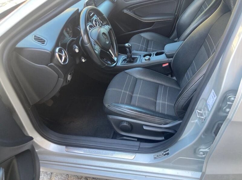 Usado Mercedes A180 Urban 109 HP (80 kW) 2014 Cinza