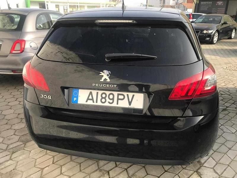 Usado Peugeot 308 131 HP (96 kW) 2021 Preto Citadino