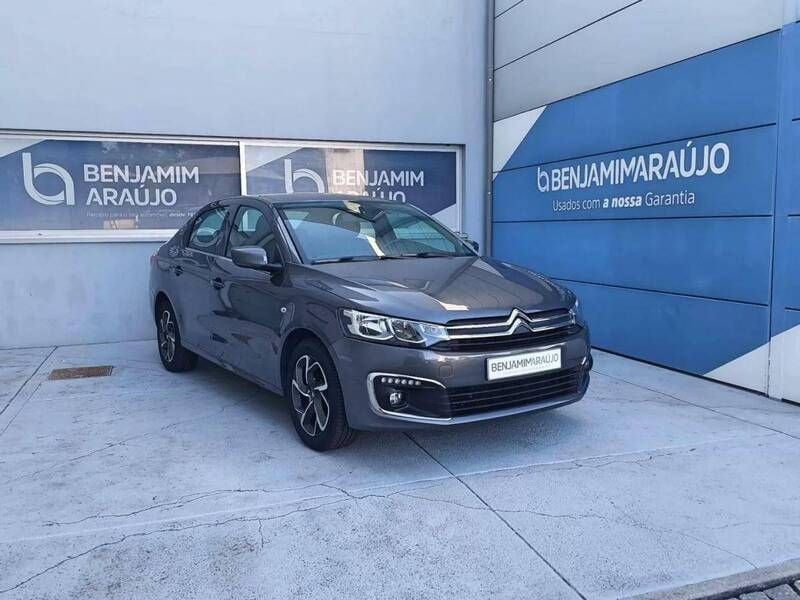 Cinzento Usado 2018 Citroën C-Elysee I PureTech Sedan | € 13.900 (Caro) - Imagem 1/4