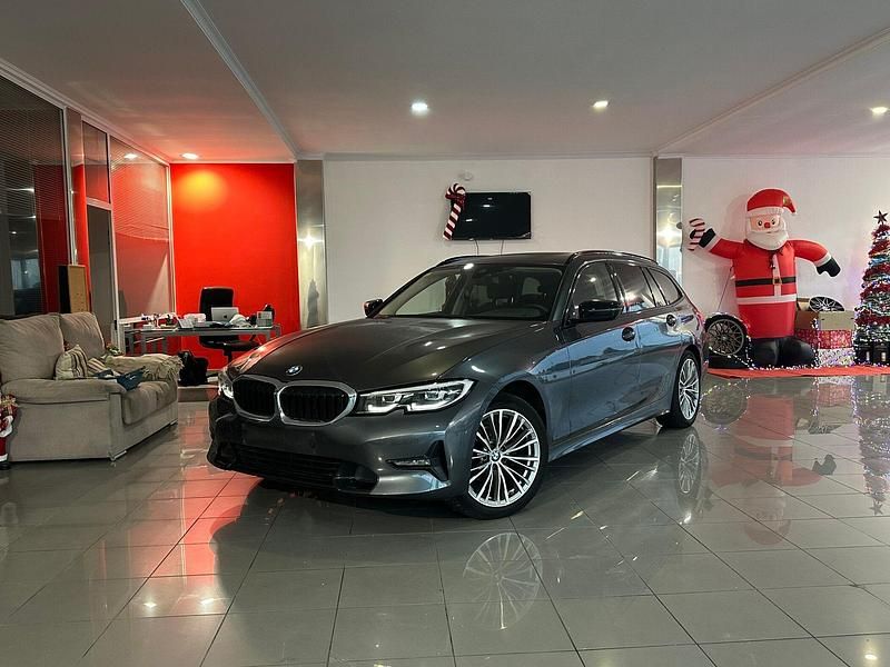 Cinza Usado 2020 BMW 318 Luxury Line Carrinha | € 28.500 (Preço elevado) - Imagem 1/4
