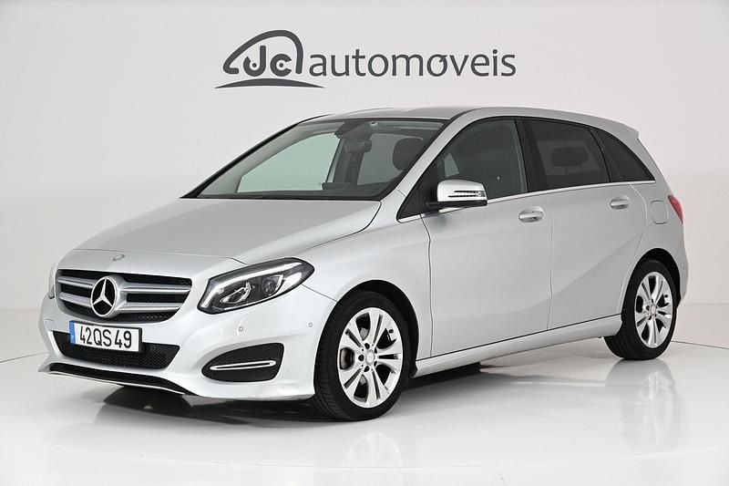Cinza Usado 2015 Mercedes B180 Urban Monovolume | € 15.900 (Preço justo) - Imagem 1/4